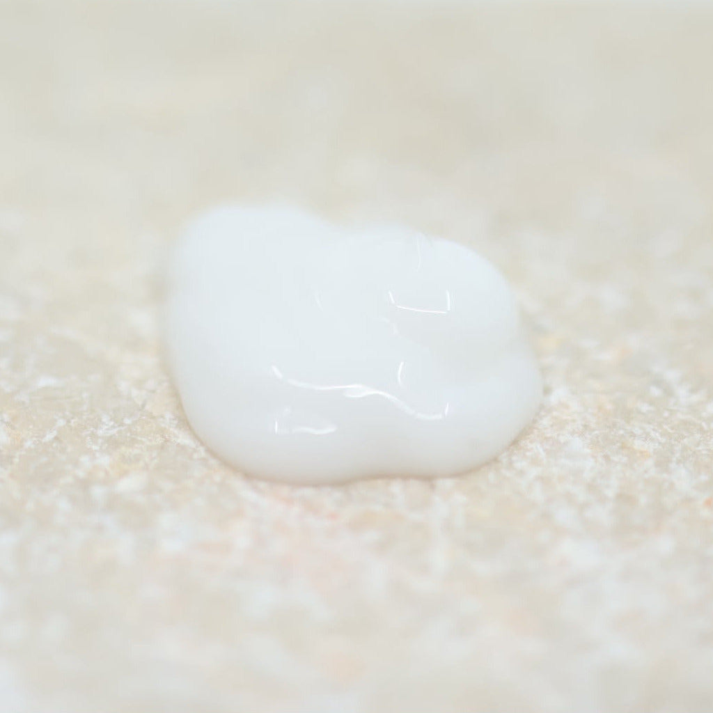 Keune Revive Balm is wit van kleur. Verkrijgbaar bij Care For Hair.