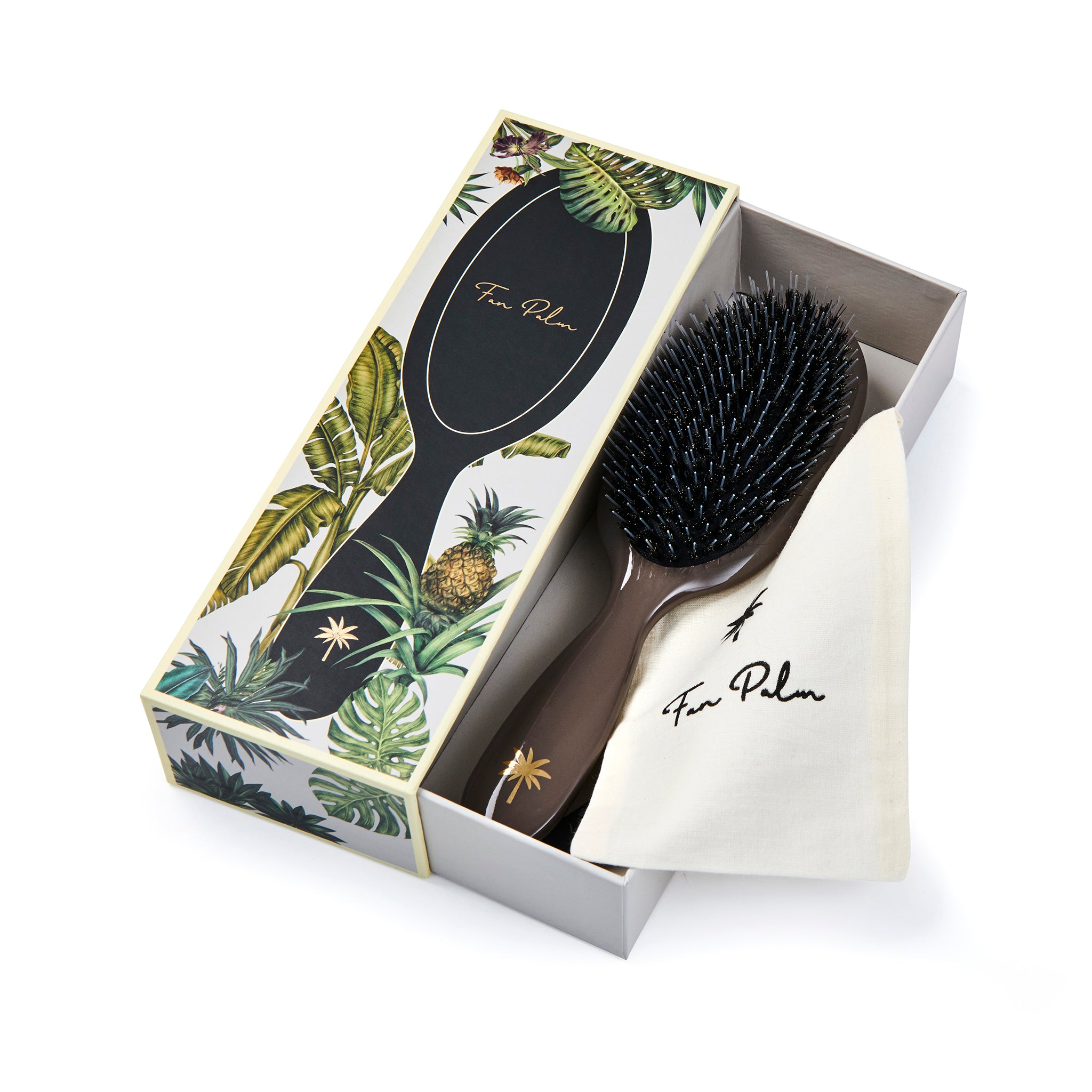 Fan Palm Medium Brush Mink bij Care For Hair 