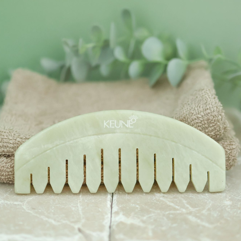 Keune Care Gua Sha hoofdhuid massage kam bij Care For Hair